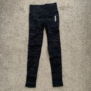 Gymshark adapt black camo leggings